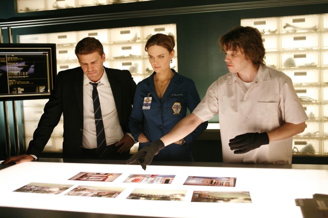 Still of David Boreanaz, Emily Deschanel and Eric Millegan in Kaulai (2005)