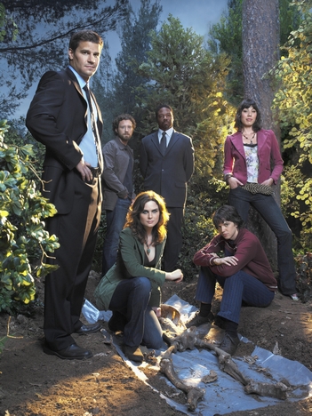 David Boreanaz, Michaela Conlin, Emily Deschanel, T.J. Thyne and Eric Millegan in Kaulai (2005)