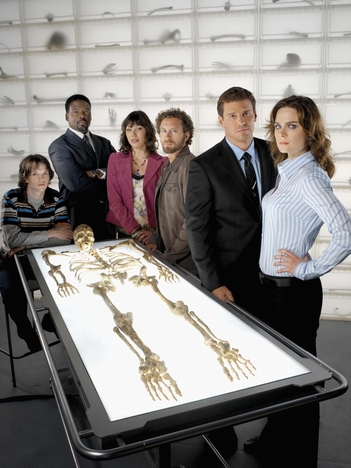 David Boreanaz, Michaela Conlin, Emily Deschanel, T.J. Thyne and Eric Millegan in Kaulai (2005)