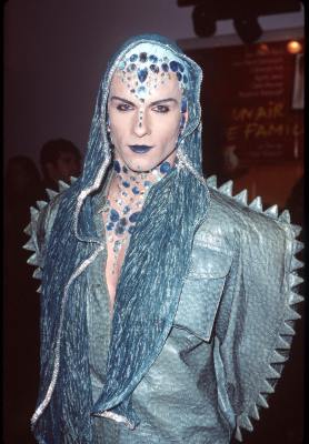 Pat Briggs at event of Velvet Goldmine (1998)