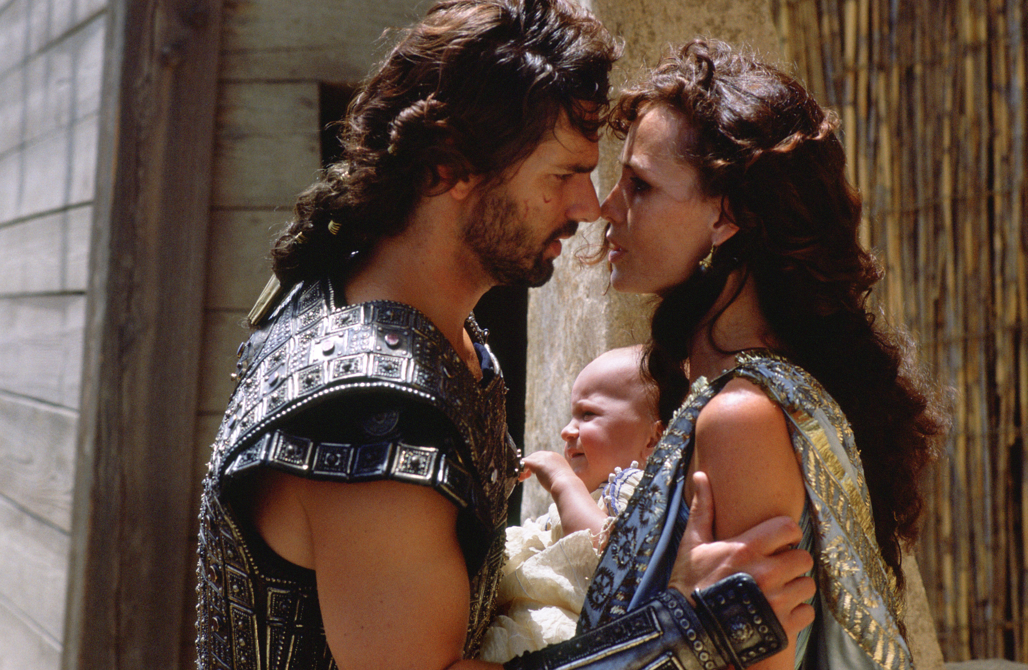 Still of Saffron Burrows and Eric Bana in Troy (2004)