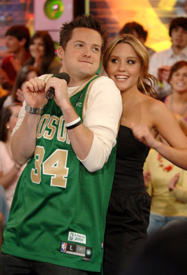 Amanda Bynes and Damien Fahey at event of Total Request Live (1999)