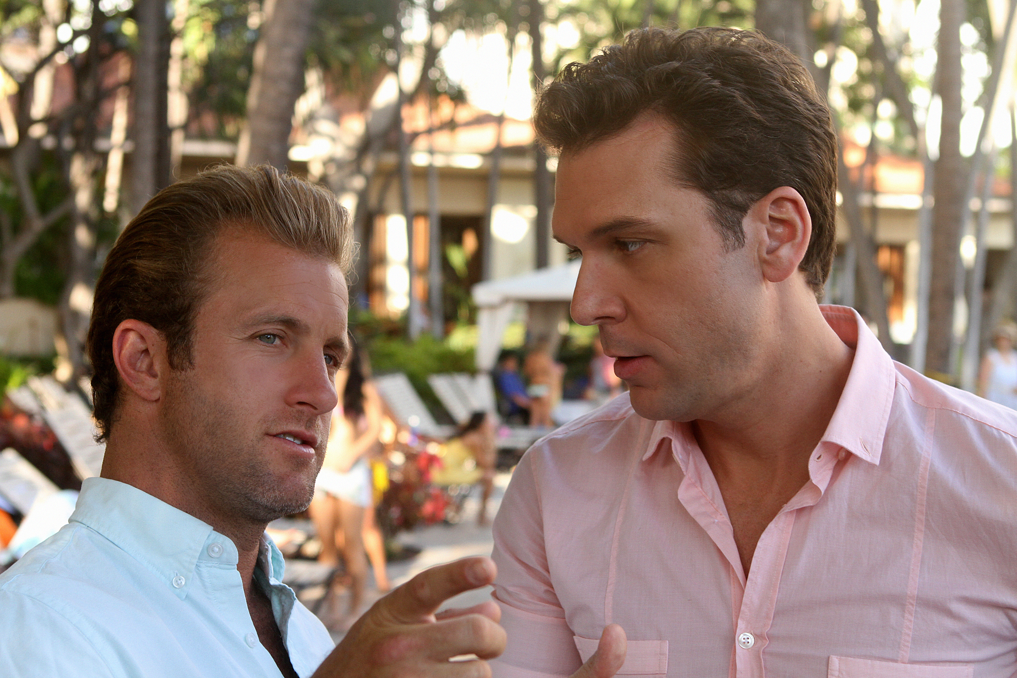 Still of Scott Caan and Dane Cook in Hawaii Five-0 (2010)