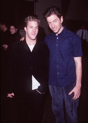 Scott Caan and Jamie Kennedy at event of Wild Things (1998)