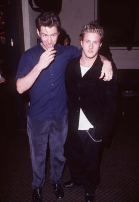 Scott Caan and Jamie Kennedy at event of Wild Things (1998)