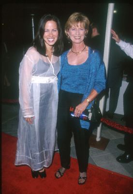 Linda Lee Cadwell and Shannon Lee at event of Double Jeopardy (1999)