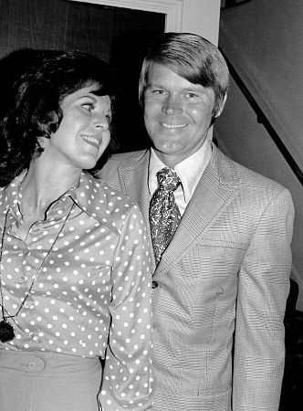 Share Party 1972 Glen Campbell with wife