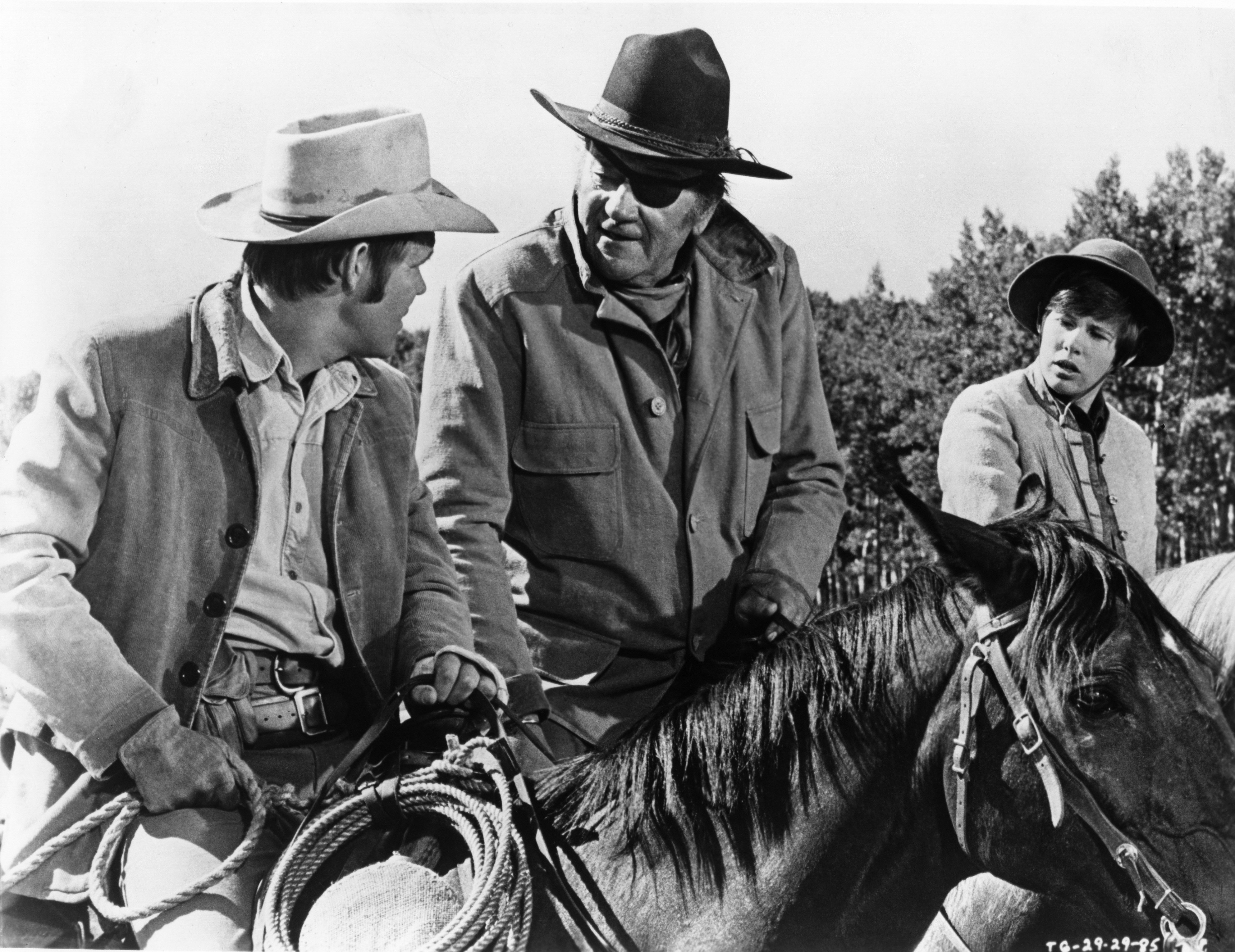 Still of John Wayne, Glen Campbell and Kim Darby in True Grit (1969)