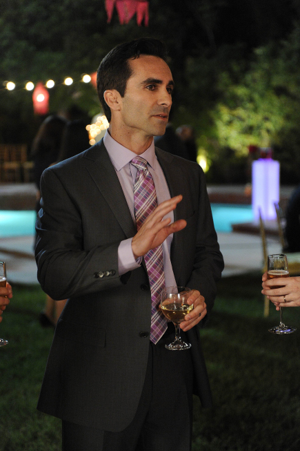 Still of Nestor Carbonell and Ray Mickshaw in Wilfred (2011)