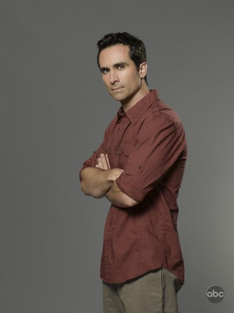 Still of Nestor Carbonell in Dinge (2004)