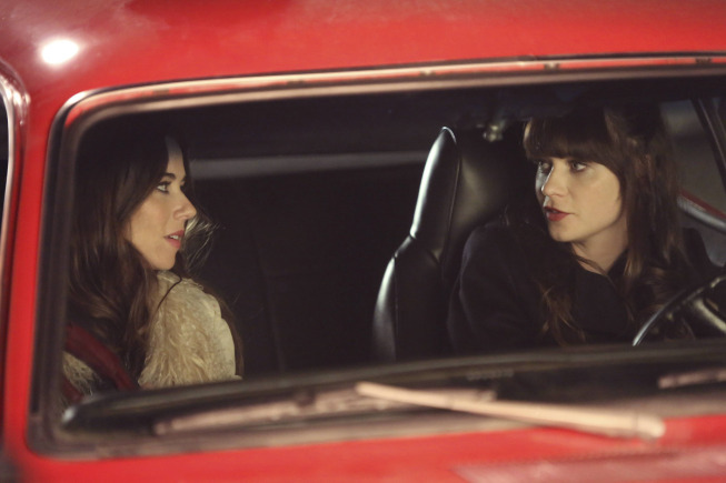 Still of Linda Cardellini and Zooey Deschanel in New Girl (2011)