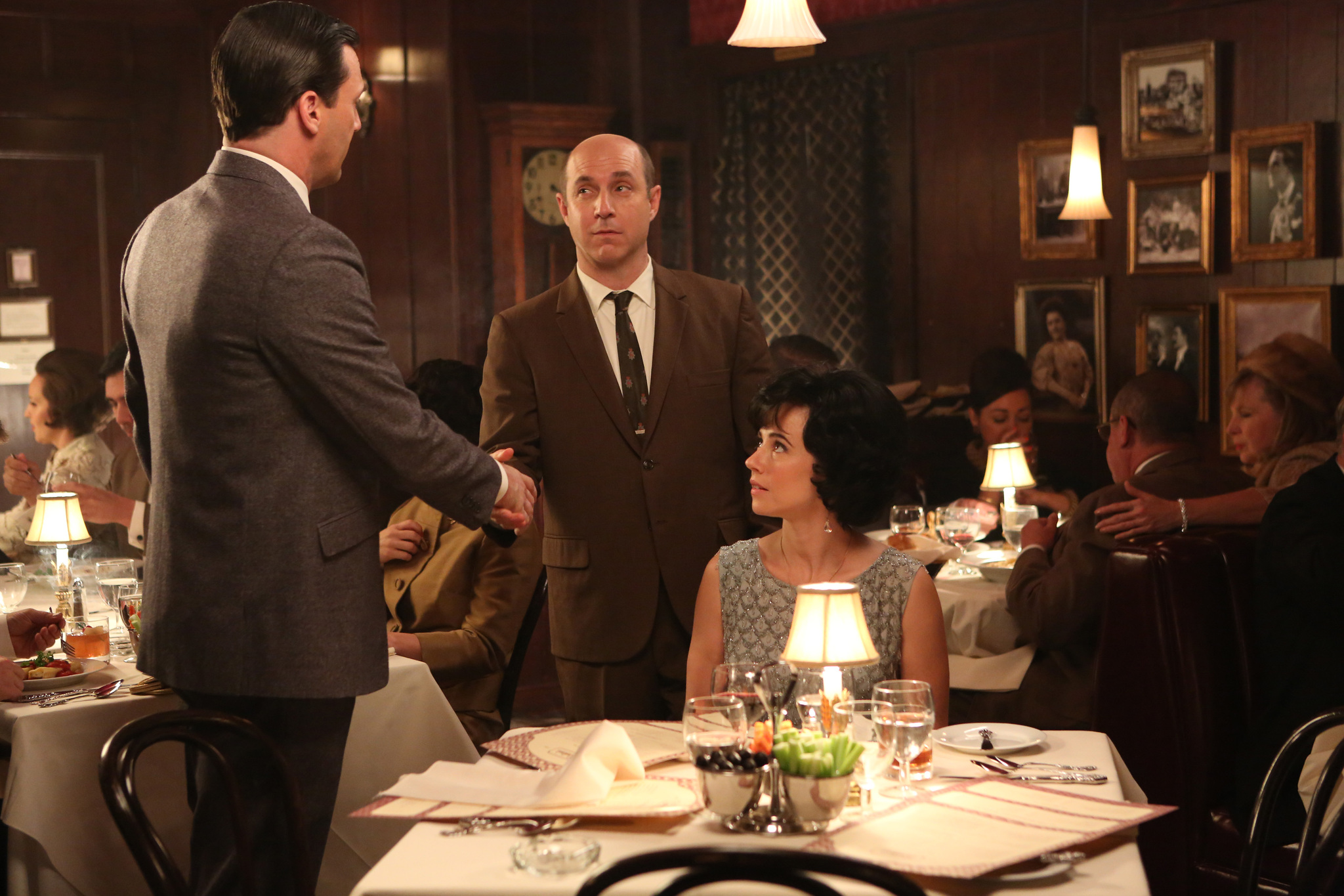 Still of Linda Cardellini, Jon Hamm and Brian Markinson in MAD MEN. Reklamos vilkai (2007)