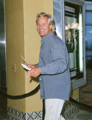 Chris Carter at event of What Lies Beneath (2000)