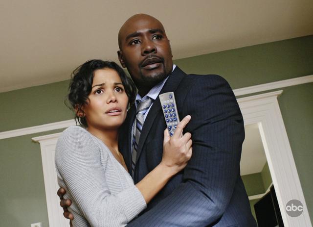 Still of Morris Chestnut and Lourdes Benedicto in V (2009)