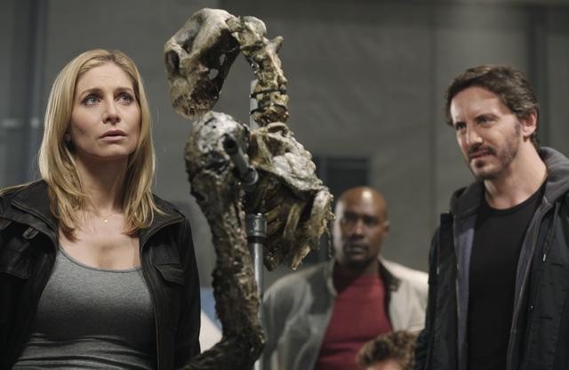 Still of Morris Chestnut, Charles Mesure and Elizabeth Mitchell in V (2009)