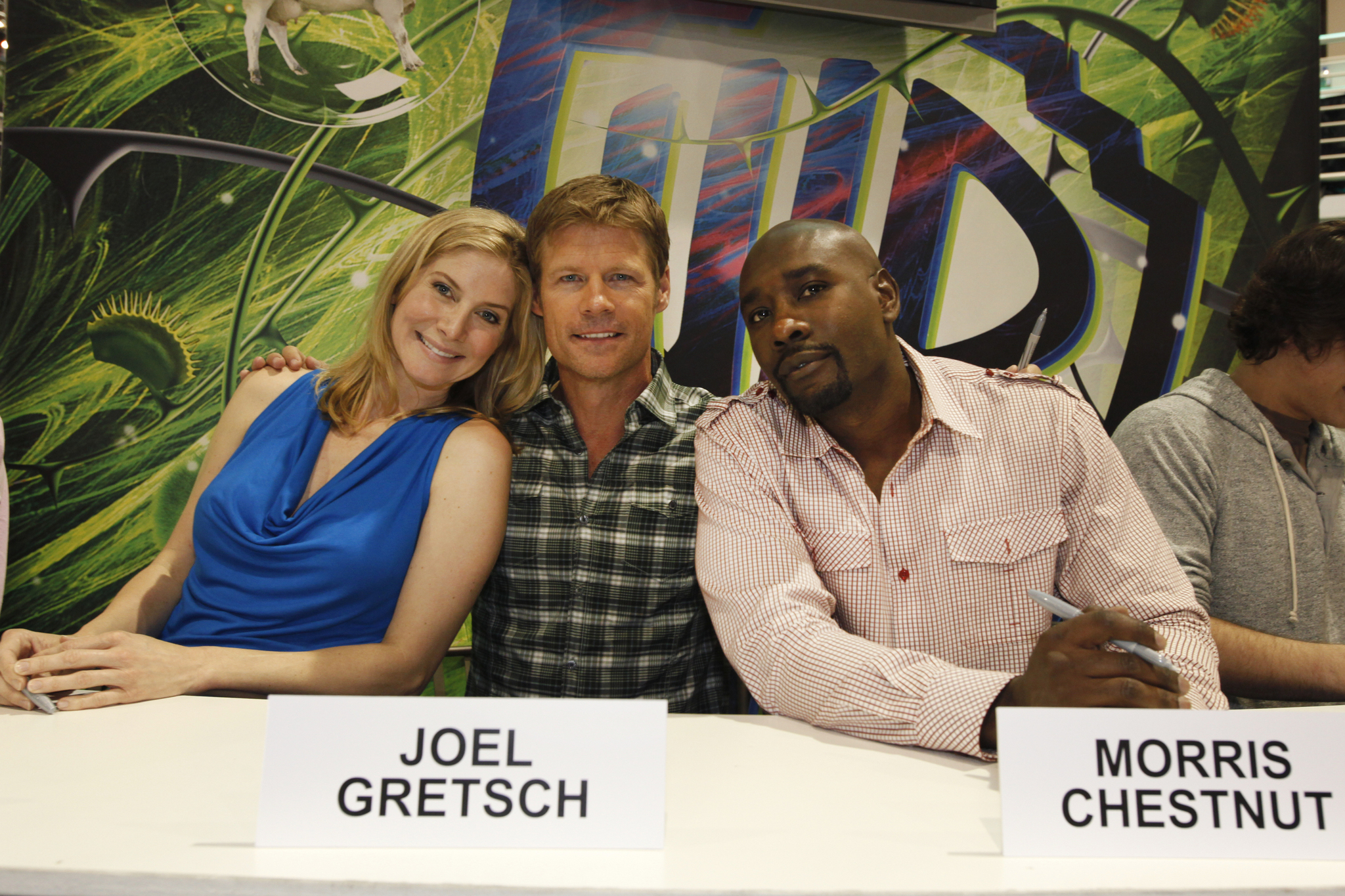 Morris Chestnut and Joel Gretsch at event of V (2009)