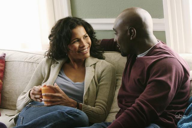 Still of Morris Chestnut and Lourdes Benedicto in V (2009)