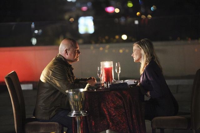 Still of Julie Benz and Michael Chiklis in No Ordinary Family (2010)