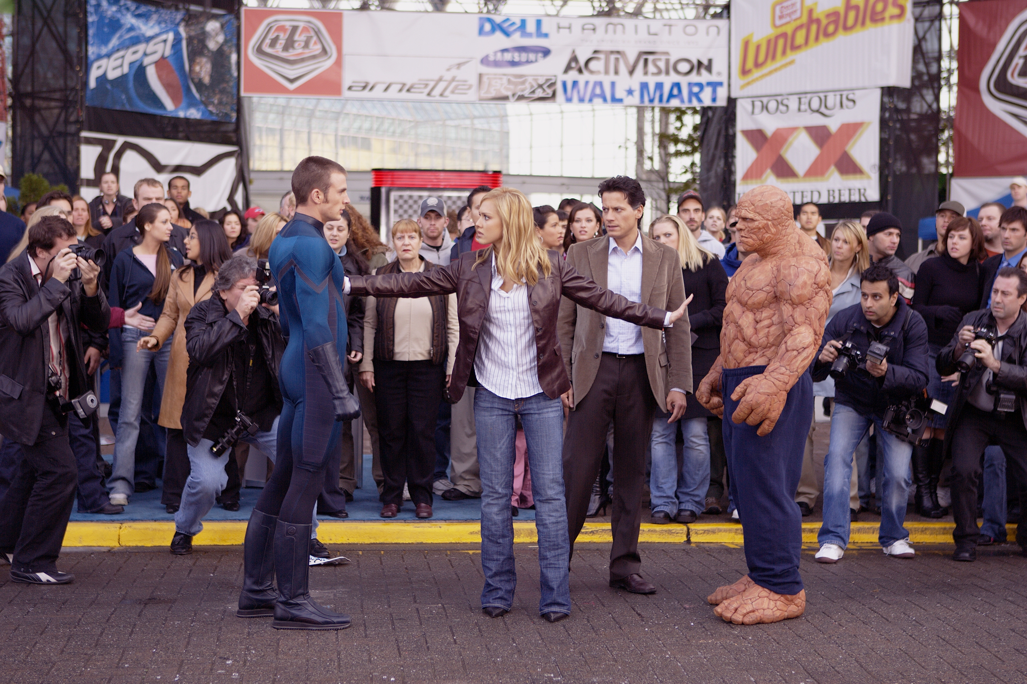 Still of Jessica Alba, Michael Chiklis, Chris Evans and Ioan Gruffudd in Fantastiskas ketvertas (2005)