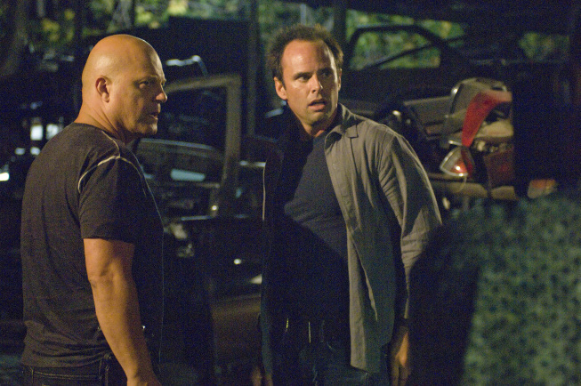 Still of Michael Chiklis and Walton Goggins in Skydas (2002)