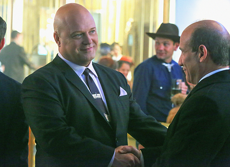 Still of Michael Chiklis and Paul Ben-Victor in Vegas (2012)