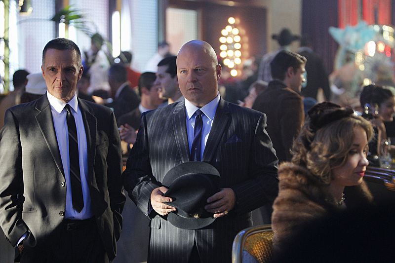 Still of Michael Chiklis and Cliff Lipson in Vegas (2012)