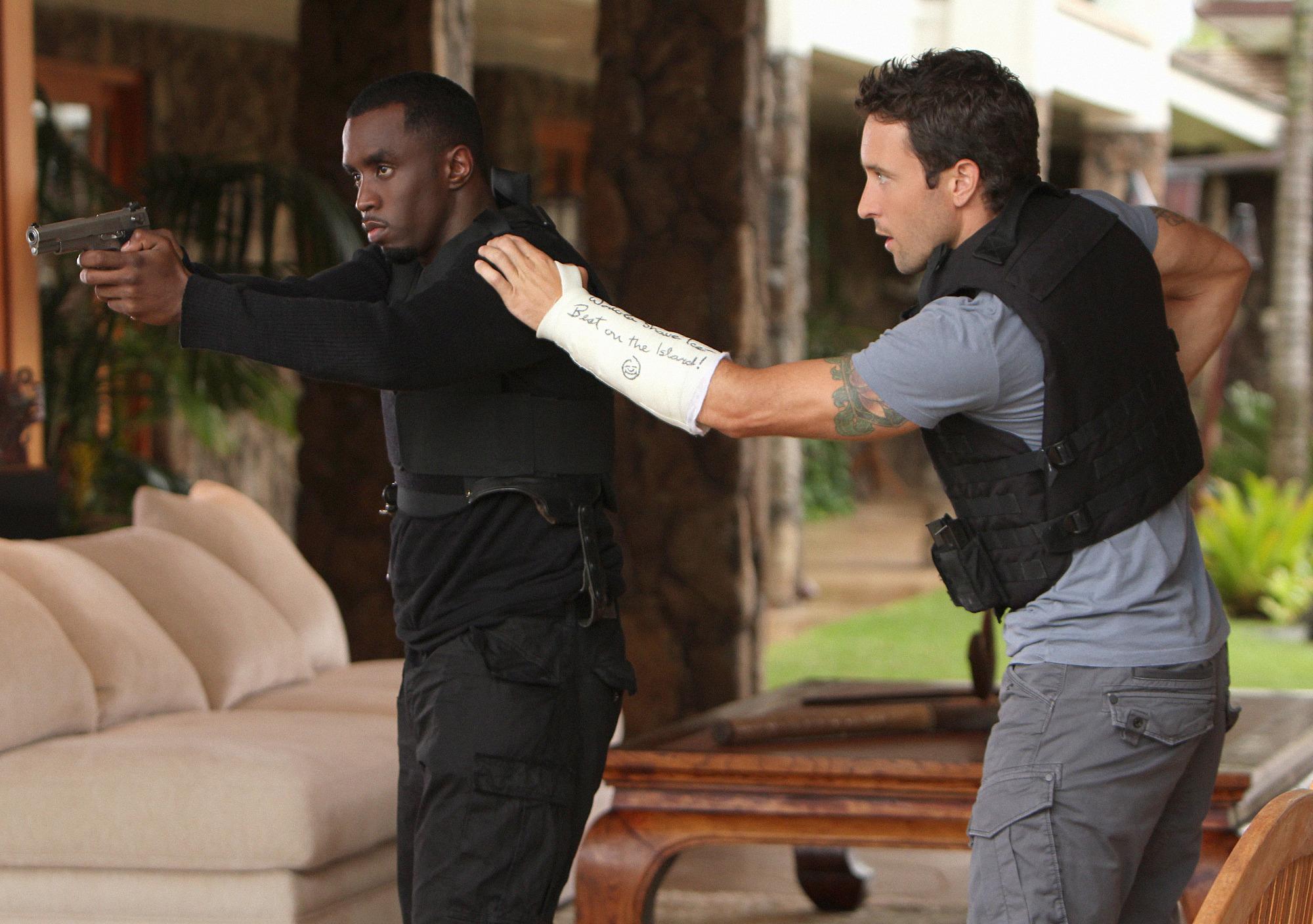 Still of Sean Combs and Alex O'Loughlin in Hawaii Five-0 (2010)