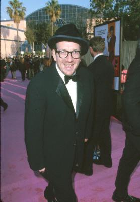 Elvis Costello at event of Austin Powers: The Spy Who Shagged Me (1999)