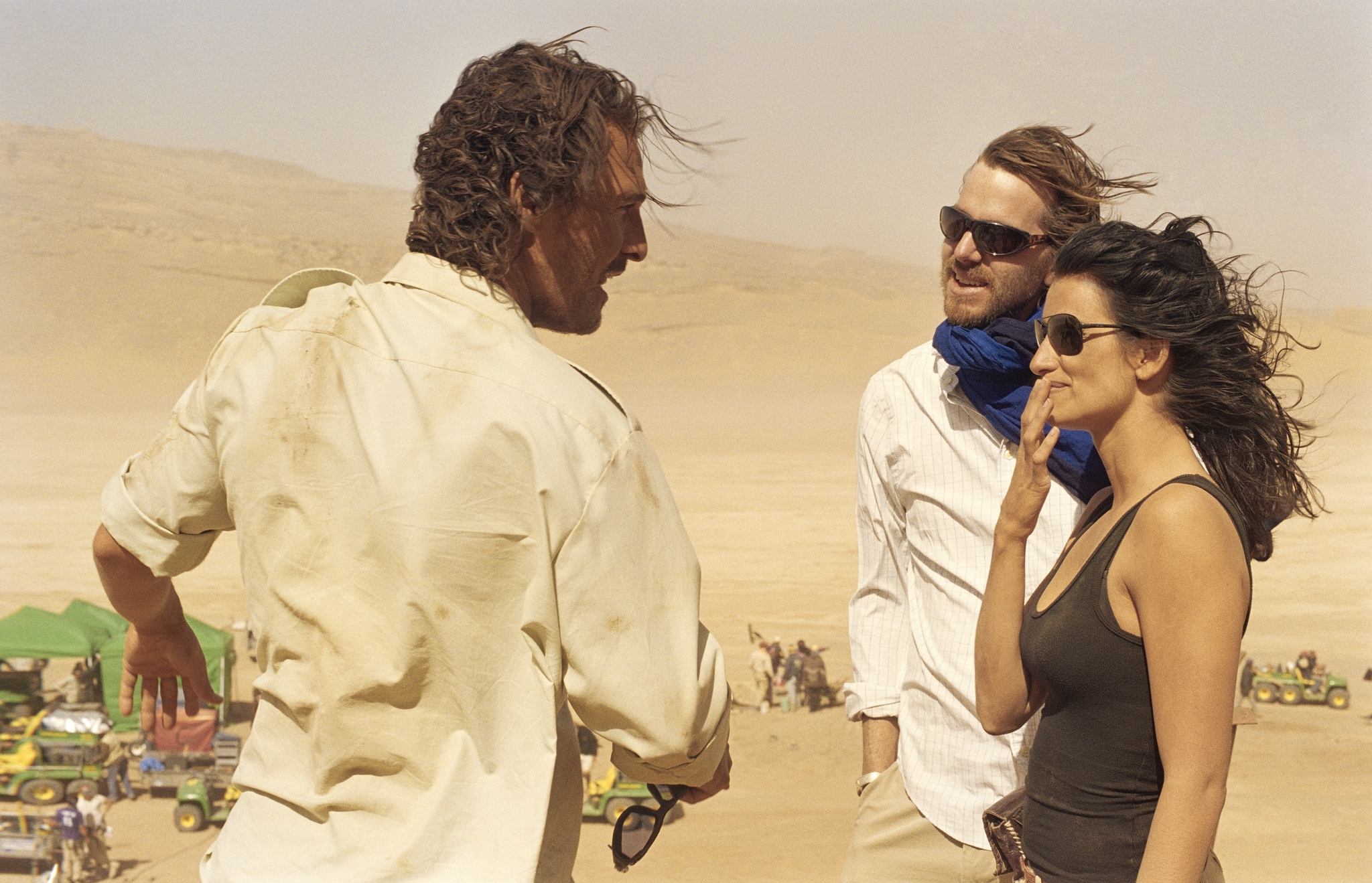 Still of Matthew McConaughey, Steve Zahn and Penélope Cruz in Sahara (2005)