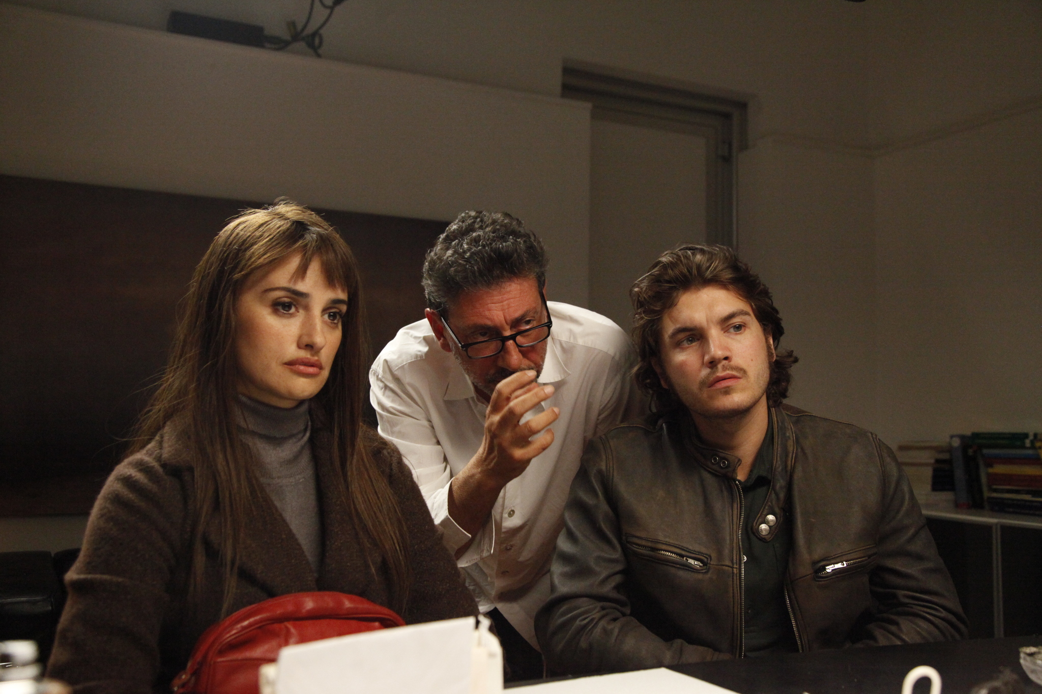Penélope Cruz, Sergio Castellitto and Emile Hirsch in Gime myleti (2012)