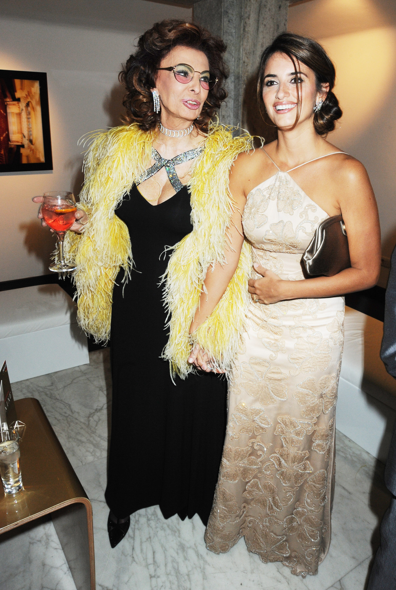 Sophia Loren and Penélope Cruz at event of Nine (2009)