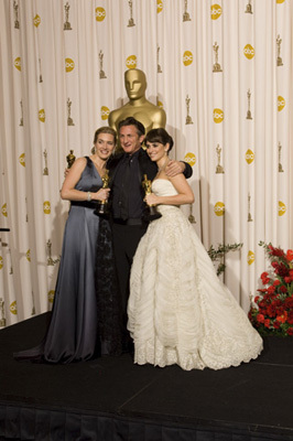 Academy Award winners Kate Winslet, left, Sean Penn, center and Penelope Cruz, right, pose backstage for the press with the Oscar® at the 81st Annual Academy Awards® from the Kodak Theatre, in Hollywood, CA Sunday, February 22, 2009