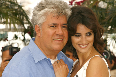 Pedro Almodóvar and Penélope Cruz at event of Volver (2006)