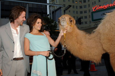 Penélope Cruz and Breck Eisner at event of Sahara (2005)