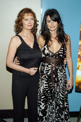 Susan Sarandon and Penélope Cruz at event of Noel (2004)