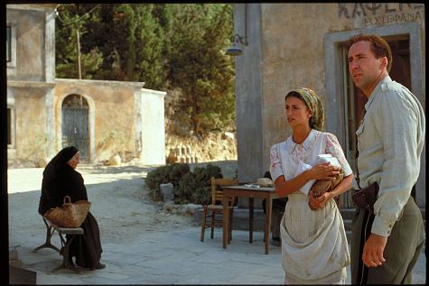 Still of Nicolas Cage and Penélope Cruz in Captain Corelli's Mandolin (2001)