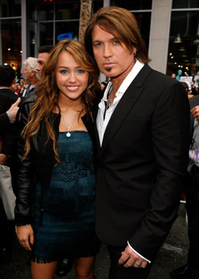 Billy Ray Cyrus and Miley Cyrus at event of Hana Montana: filmas (2009)