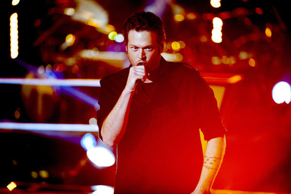 Still of Carson Daly and Blake Shelton in NBC's New Year's Eve with Carson Daly (2012)