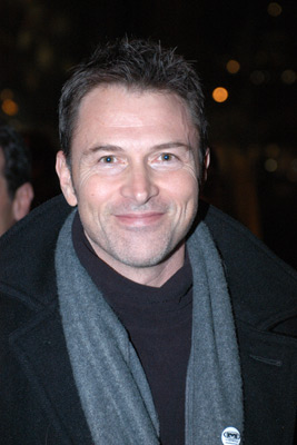 Tim Daly at event of Edge of America (2003)