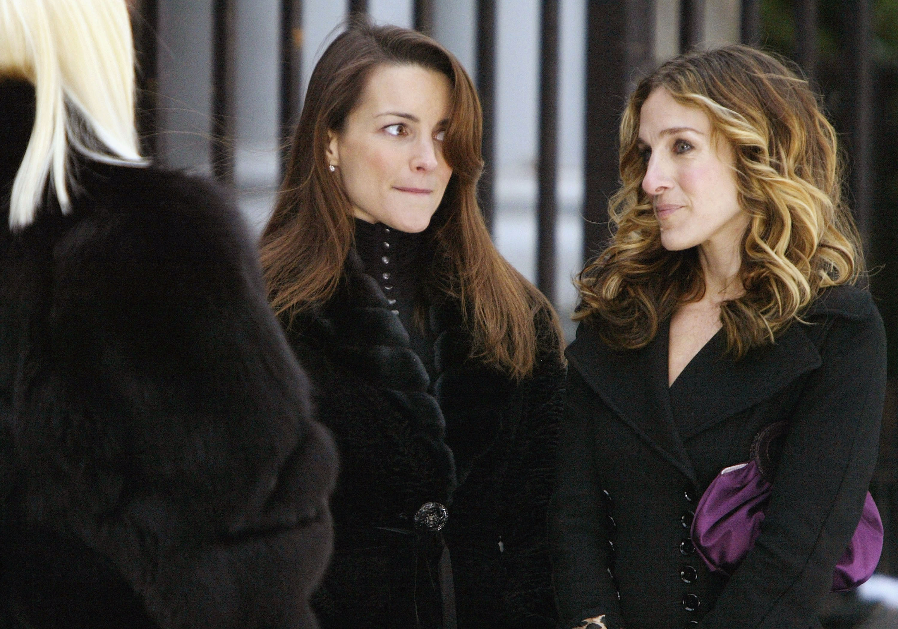 Still of Sarah Jessica Parker and Kristin Davis in Sex and the City (1998)
