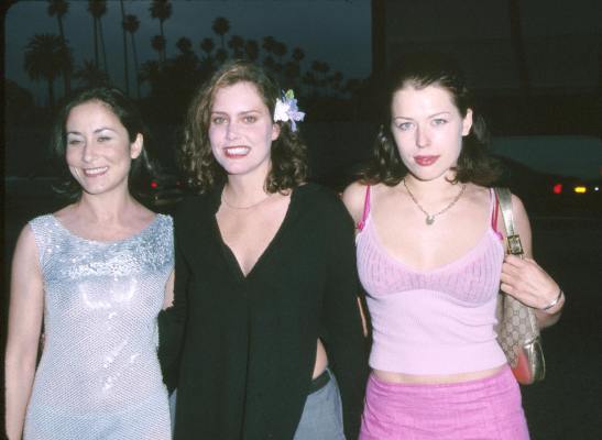 Ione Skye, Lumi Cavazos and Amanda De Cadenet at event of Mascara (1999)