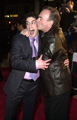 Jason Biggs and Neil Diamond at event of Saving Silverman (2001)