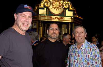 Roy Edward Disney, Michael Eisner and Steve Jobs at event of Monstru biuras (2001)