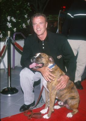 Kevin Dobson at event of Dog Park (1998)