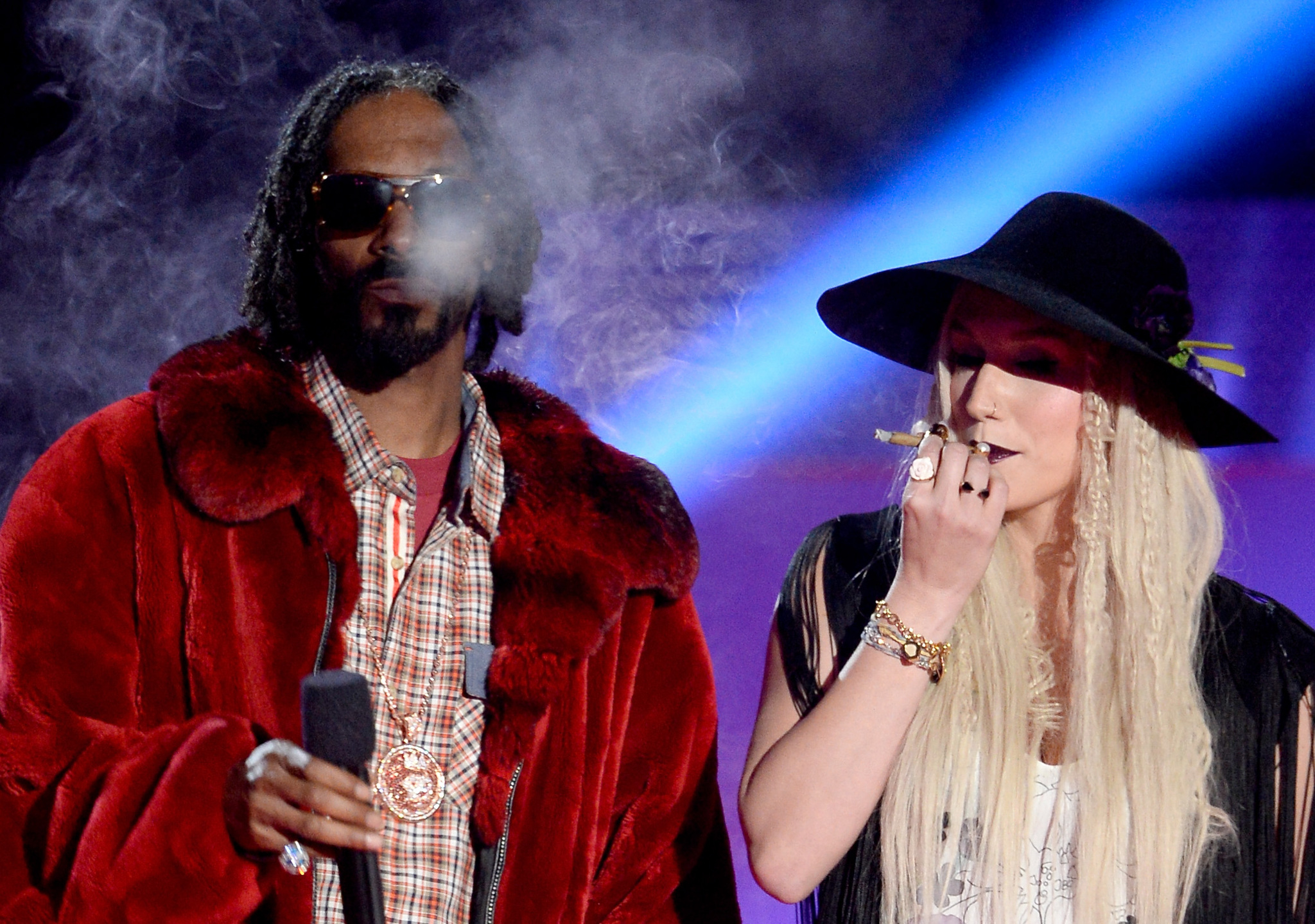 Snoop Dogg and Kesha at event of 2013 MTV Movie Awards (2013)