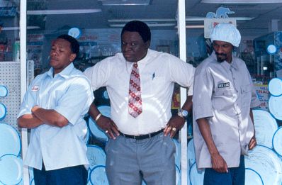 Still of Snoop Dogg, Dr. Dre and George Wallace in The Wash (2001)