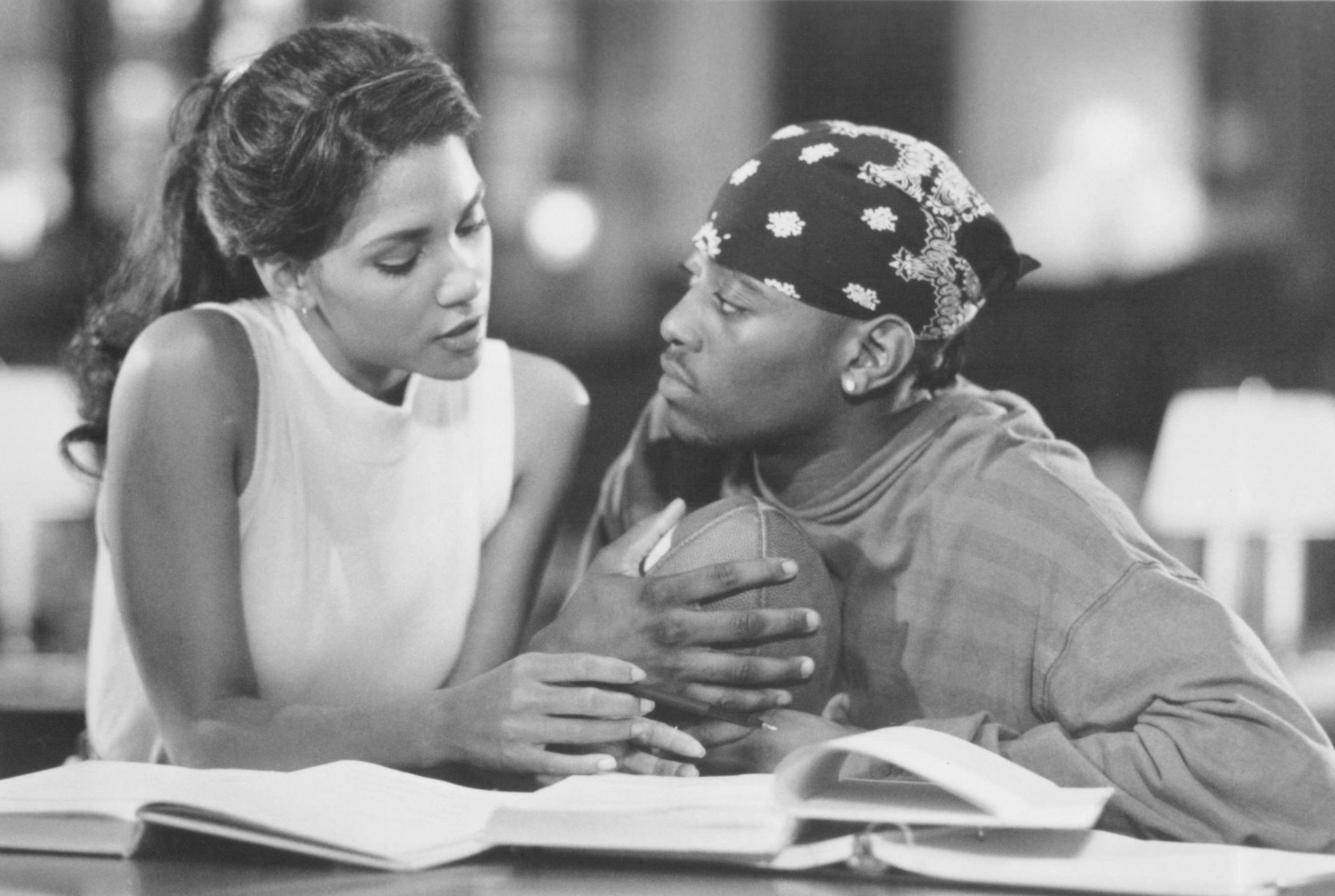 Still of Halle Berry and Omar Epps in The Program (1993)