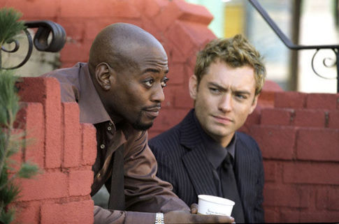 Still of Jude Law and Omar Epps in Alfie (2004)