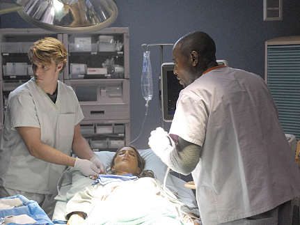 Still of Omar Epps, Anne Ramsay and Jesse Spencer in Hausas (2004)