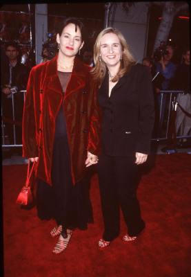 Julie Cypher and Melissa Etheridge at event of The X Files (1998)